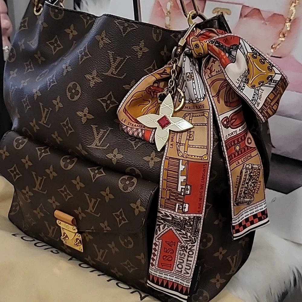 🌺Louis Vuitton Malletage Flower Key Holder and Bag Charm🌺